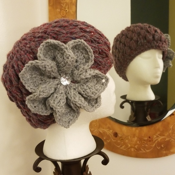 Example of hat with flower - Picture 6 of 6